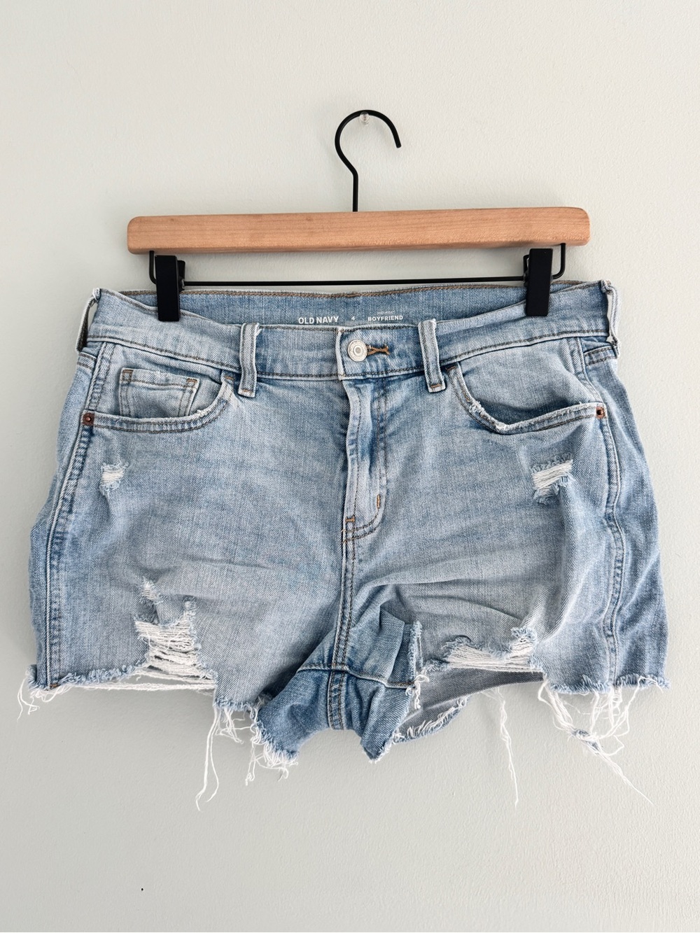 Old Navy Boyfriend Distressed Denim Shorts Size 4